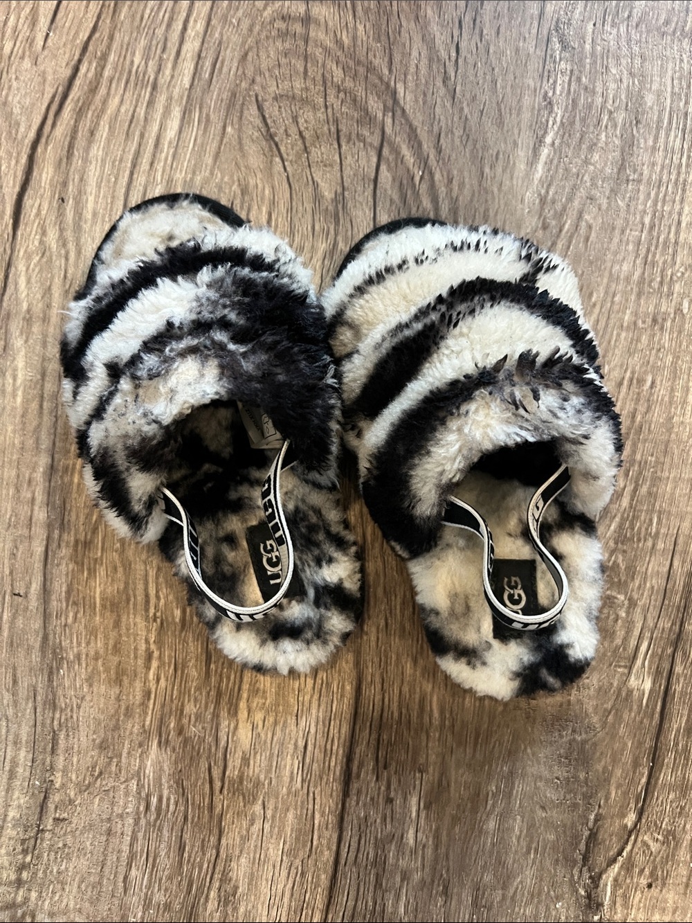 UGG Kids Black and White Faux-Fur Slide Slippers Size 11